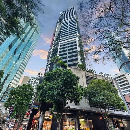 A Touch Of Class - 2bed-2bath-1car-balcony-views - Cbd Apartment