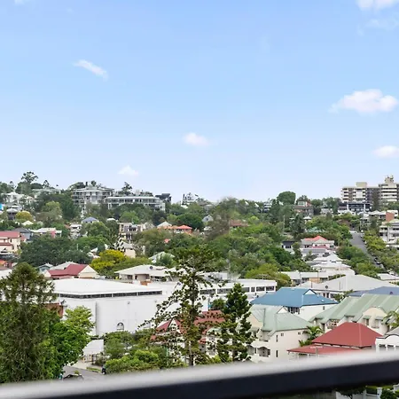 South Bank Sleek - 1bed-1bath-1car-balcony *