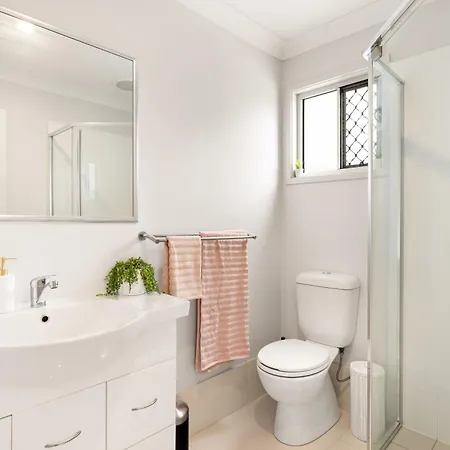 Smart Self Check-in - N Freney Apartment *