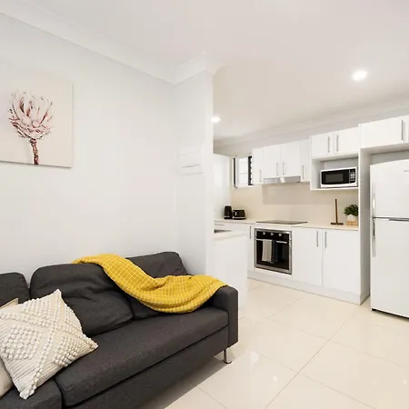 Smart Self Check-in - N Freney Apartment *