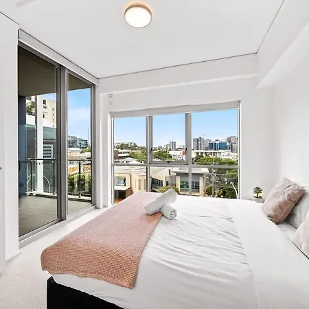 Belise - Executive 2br Elegance Parking & Pool *