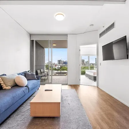 Belise - Executive 2br Elegance Parking & Pool Brisbane
