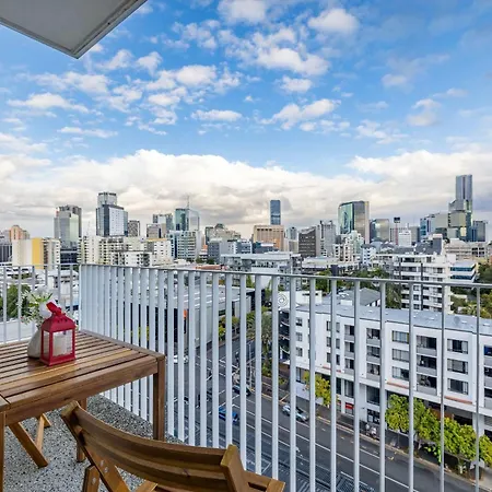 Apartment Stylish 2br Retreat Walk To Shop & Local Hotspots