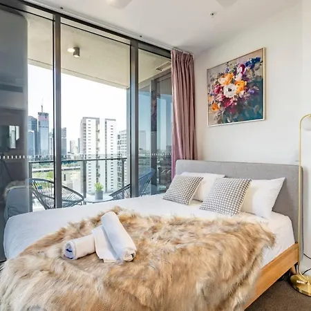 Riverside 1br In South Walk To South Bank & Cultural Icons Cordelia12304-1