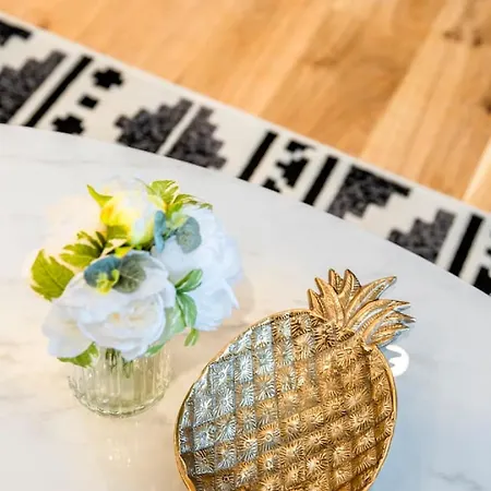 Stylish Decor 2br South Gym Pool Cine Bo12510 Apartment Brisbane