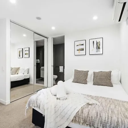 Stylish 2br Retreat Walk To Shop & Local Hotspots Apartment Brisbane