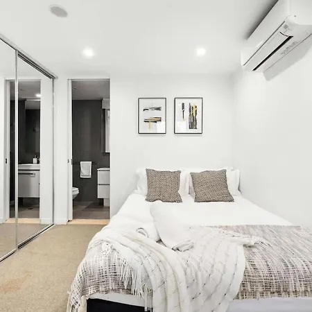 Apartment Stylish 2br Retreat Walk To Shop & Local Hotspots