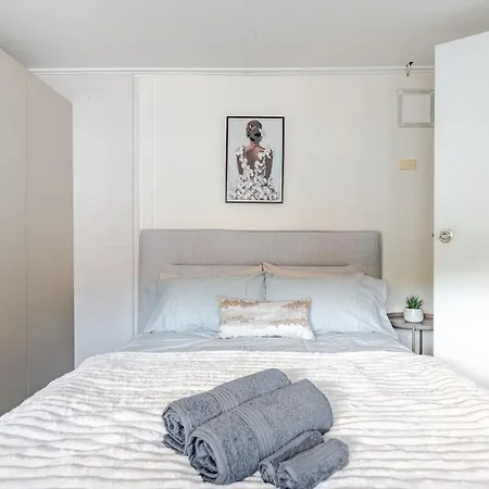 Holiday home A5q Abnb-style 3br House With Balcony & 2 Free Parking Nr Portside Wharf Brisbane