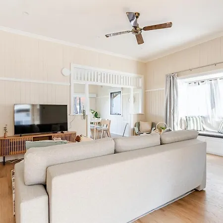 A5q Abnb-style 3br House With Balcony & 2 Free Parking Nr Portside Wharf *