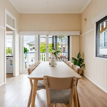 A5q Abnb-style 3br House With Balcony & 2 Free Parking Nr Portside Wharf * Brisbane