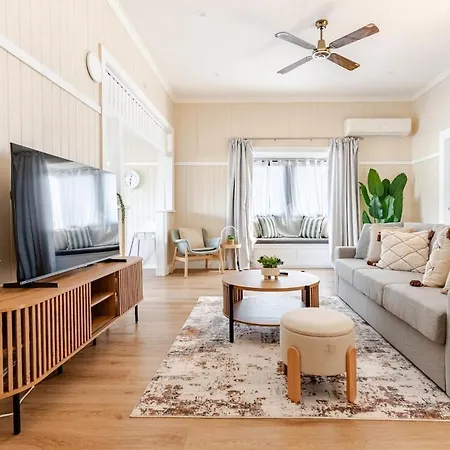 A5q Abnb-style 3br House With Balcony & 2 Free Parking Nr Portside Wharf *