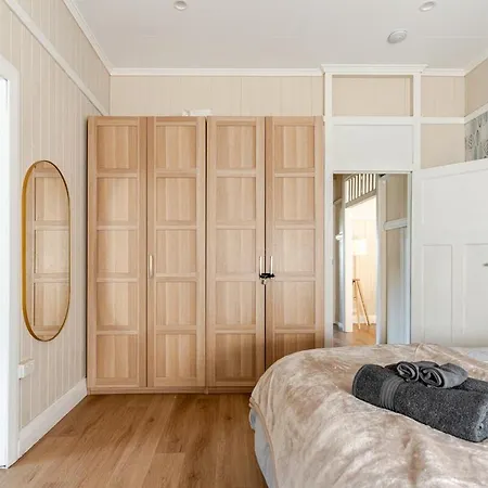 A5q Abnb-style 3br House With Balcony & 2 Free Parking Nr Portside Wharf Holiday home Brisbane