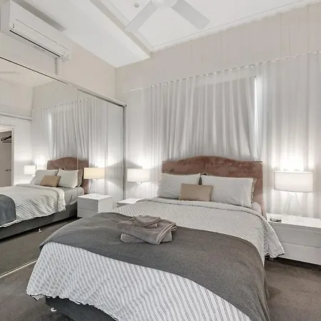 Luxe Inner-city With Views - Teneriffe *