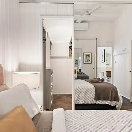 Luxe Inner-city With Views - Teneriffe Holiday home
