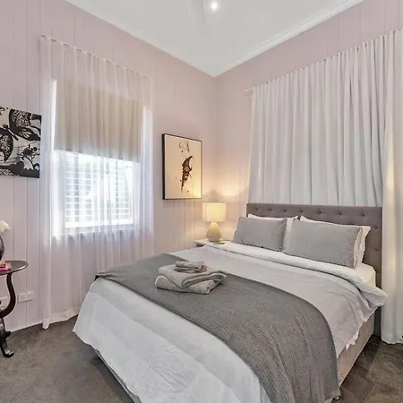 Holiday home Luxe Inner-city With Views - Teneriffe *