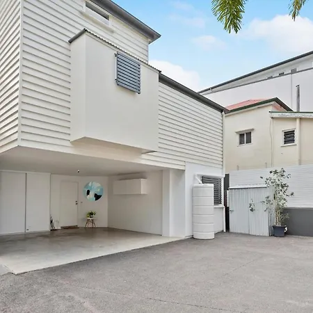 Luxe Inner-city With Views - Teneriffe *