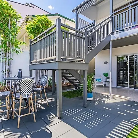 Luxe Inner-city With Views - Teneriffe Holiday home