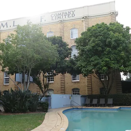 Stylish Heritage 2br Loft Near And River With Pool And Free Parking Brisbane