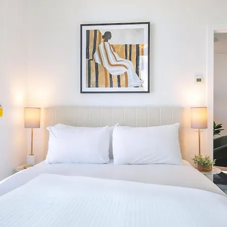 Apartment 'oliva On Brookes' Chic Inner-city Escape With Pool Brisbane