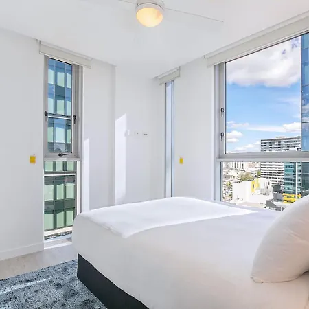Apartment 'oliva On Brookes' Chic Inner-city Escape With Pool *
