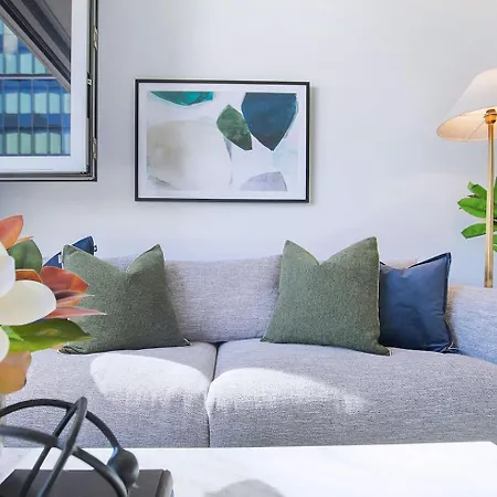 Apartment 'oliva On Brookes' Chic Inner-city Escape With Pool *