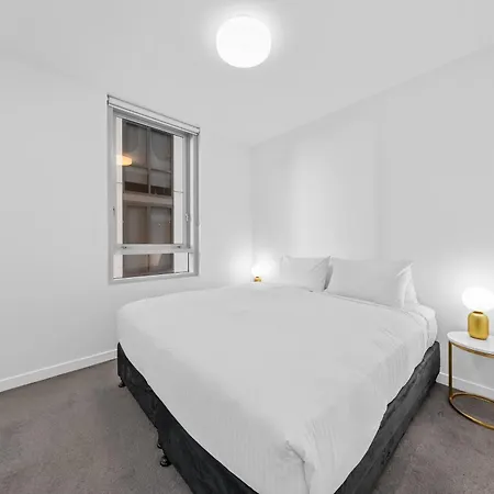 Dreamy 2br Escape Framed By And Art * Brisbane
