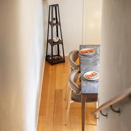 Stylish Heritage 2br Loft Near And River With Pool And Free Parking *