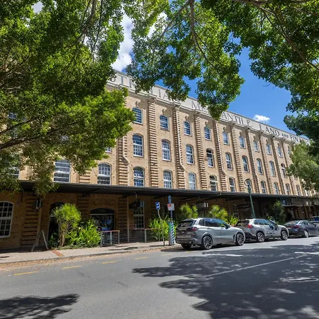 Stylish Heritage 2br Loft Near And River With Pool And Free Parking Brisbane