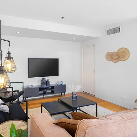 Stylish Heritage 2br Loft Near And River With Pool And Free Parking Brisbane
