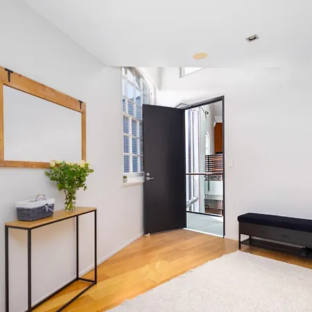 Stylish Heritage 2br Loft Near And River With Pool And Free Parking Brisbane