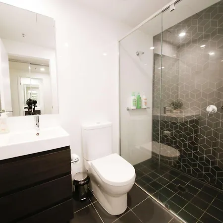 Tranquil River-view 2-bedroom High-rise * Brisbane