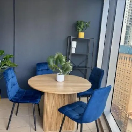 Retro Mania Cbd Sleeps 6 Car Park Included Apartment Brisbane