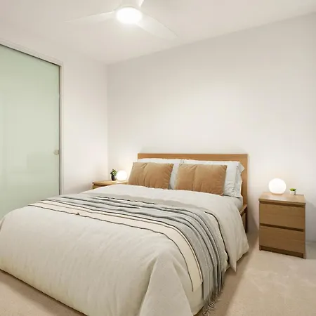 Riverside Lux 2bed 2bath Parking
