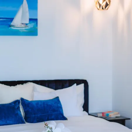 Apartment 3-bedroom With Sea View, Rooftop Pool, Study & Free Parking *