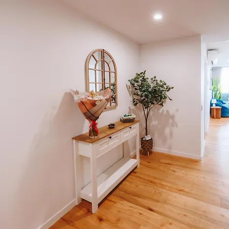 3-bedroom With Sea View, Rooftop Pool, Study & Free Parking Brisbane