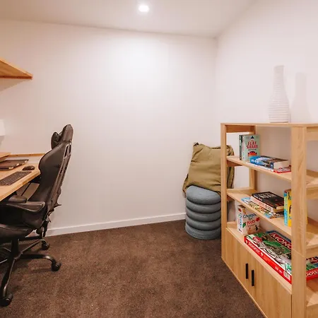 Apartment 3-bedroom With Sea View, Rooftop Pool, Study & Free Parking