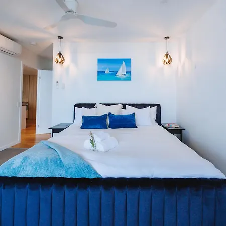 3-bedroom With Sea View, Rooftop Pool, Study & Free Parking Brisbane