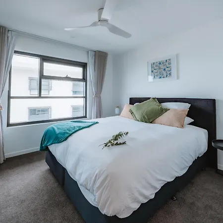 3-bedroom With Sea View, Rooftop Pool, Study & Free Parking *