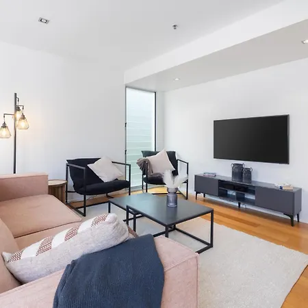 Stylish Heritage 2br Loft Near And River With Pool And Free Parking *