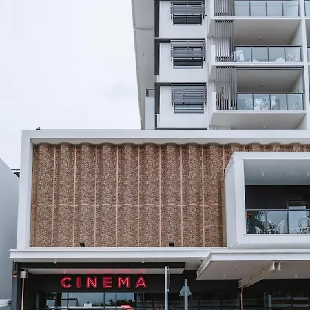 3-bedroom With Sea View, Rooftop Pool, Study & Free Parking Apartment Brisbane