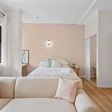 The Park Mediterranean Spring Hill Apartment *