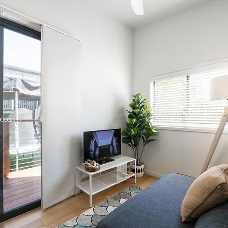Apartment Tiny 1bd, 1ba In Clayfield, Near Cbd M2