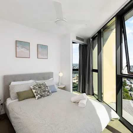 Floor To Ceiling River& Mountain View Location Apartment *