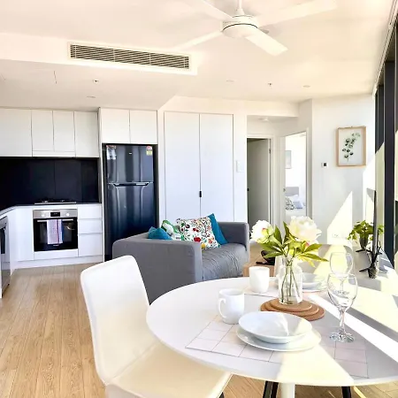 Floor To Ceiling River& Mountain View Location * Brisbane