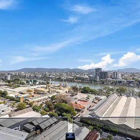 Floor To Ceiling River& Mountain View Location Apartment