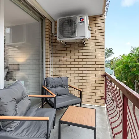 Sunny 1br Near Hospital, Qut & Cbd With Parking! Apartment