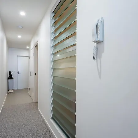 Apartment Urban Oasis West End Pool, Balcony & Views *