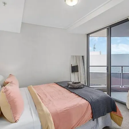 Apartment Inner-city Vibes! 2bed/1bath/1car/pool/balcony~cbd *