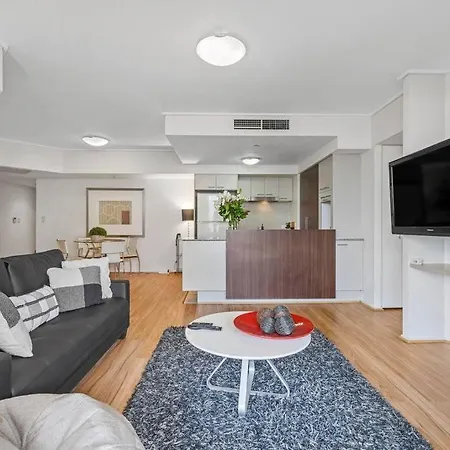 Inner-city Vibes! 2bed/1bath/1car/pool/balcony~cbd Apartment Brisbane