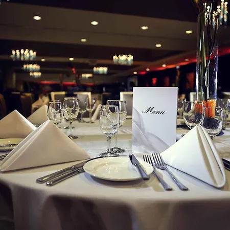Mercure King George Square 4*